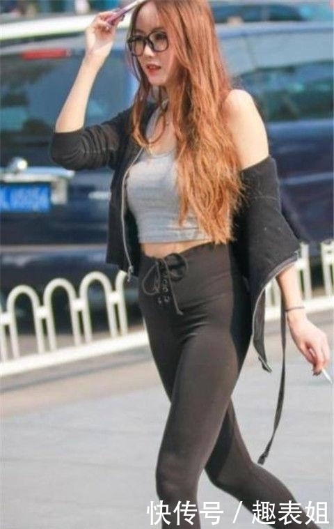 简约|时尚美女街拍柔美娇俏的美女,简约又不失气质