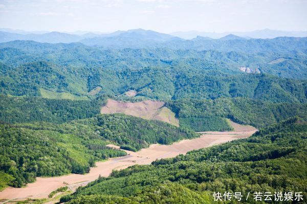 东北最陡峭的山峰，接近90°的阶梯，比肩华山之险