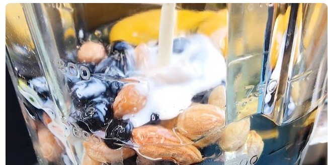 黑豆花|81岁奶奶吃了30年的黑豆花生养生法,调补气血又乌发,越吃越精神