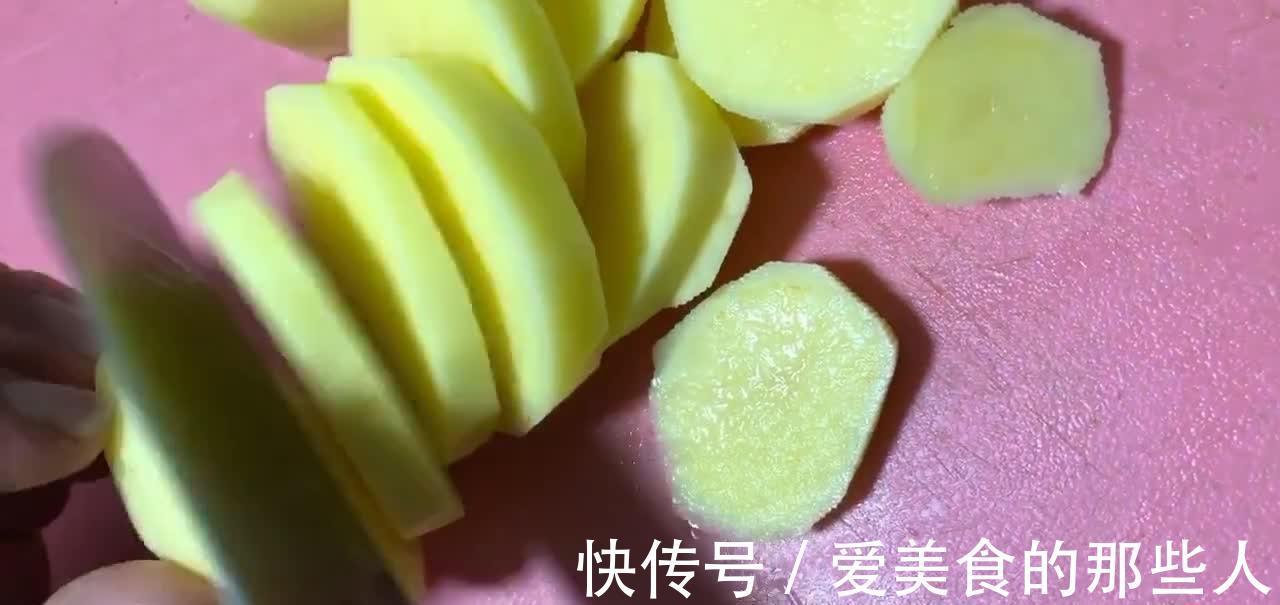 手把手教你做炝拌面鱼，口感香辣味美筋道滑溜，做法比面条简单！