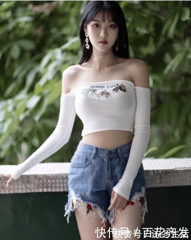 美女|小区的时髦美女，一身靓丽打扮，让男人看得直眼