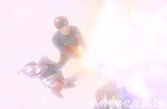泰迦|泰迦奥特曼：能再表演一下那个吗？我们四个人是三人小队