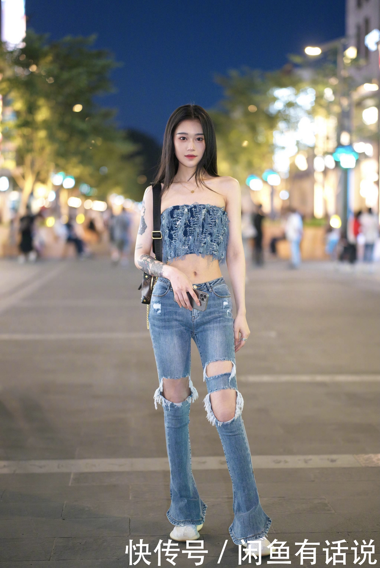 小姐姐|今年夏天上衣短点才时髦,看街拍素人小姐姐就知道,显瘦还好显高