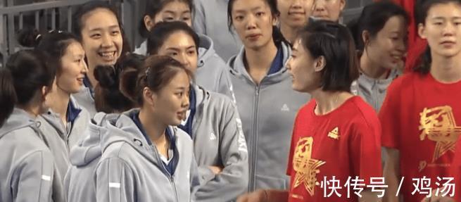 铜牌|姚迪高举冠军奖杯!袁心玥龚翔宇热聊,赖亚文颁奖,铜牌队黑脸