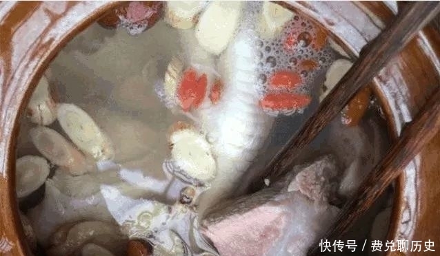  气血不足|妇科中医：女人气血不足，爱长斑，就用一个食材，效果比生姜还好！