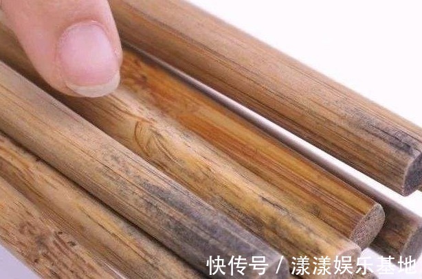买筷子时,竹筷、木筷、不锈钢筷子哪个好?聪明人只认准这一种!