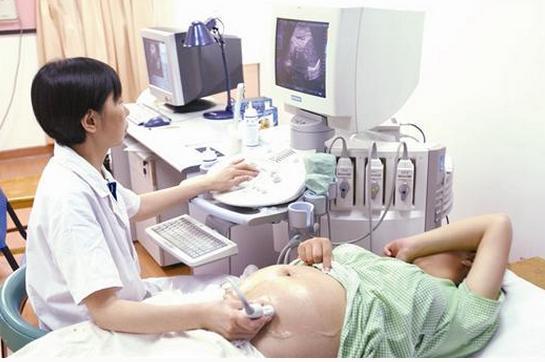 孕妇|孕妇剖腹产下龙凤胎,昏迷不醒时老公狠心拔掉呼吸机,网友心疼