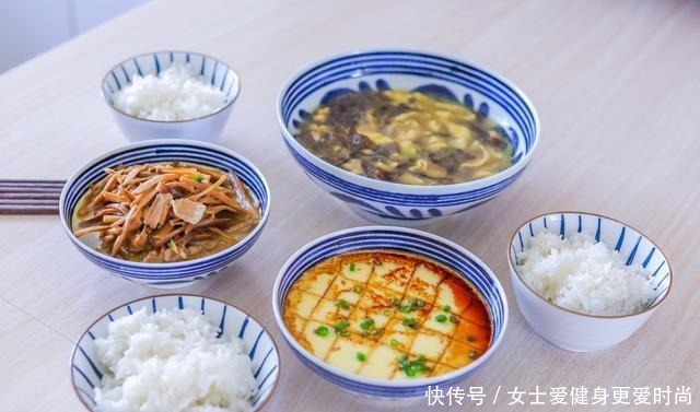 一家三代人的午餐,花钱少又精致,网友会过日子!