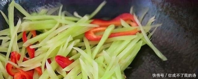 莴笋最好吃做法,加2个鸡蛋,我家一周做5次,下酒下饭,香