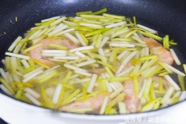 碘缺乏|父母都不高,孩子就长不了1米8多亏常吃“它”,个子15岁就1米8