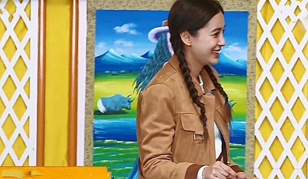 坤坤|蔡徐坤毫无顾忌吃大蒜,baby脱口而出的话亮了,陌森姐弟的日常