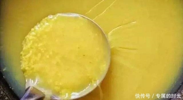 常熬小米粥的人：记住2个小动作，米油厚还粘稠，全家人抢着吃