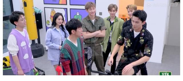 劉曉邑|《向往5》聚齊雙黃，黃渤調侃黃磊像豬，張藝興端水難度好大