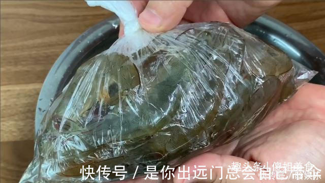 大虾|大虾冷冻保存时，直接放冰箱就错了，教你1招，跟鲜虾一样好吃