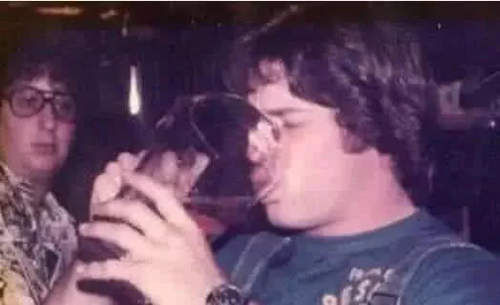 啤酒|吉尼斯之最:男子喝一杯啤酒打破纪录,40多年来仍没有被超越!