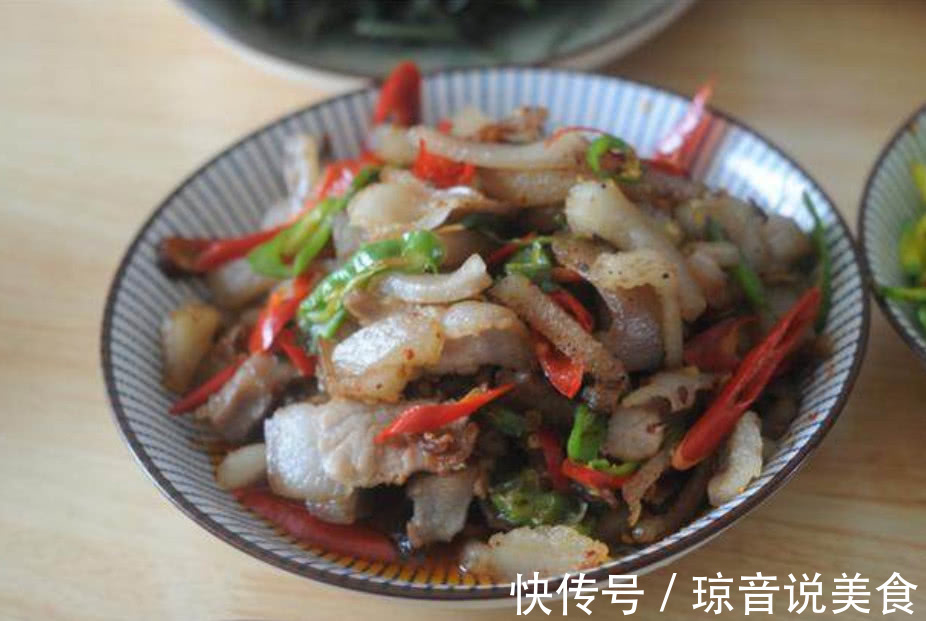 老公把我做的饭菜拍照后发朋友圈,第二天婆婆来我家收走了车钥匙