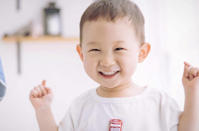 我的孩子|给孩子用尿不湿还是尿布好网友现在后悔的光想打自己的脸!