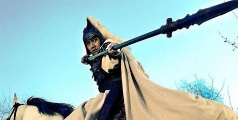 人武力一样|文丑六十回合战平赵云，三个回合就被关羽斩杀，揭露文丑的秘密