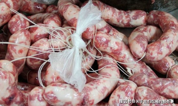 灌腊肠，猪肉和食盐的比例最关键！40年老配方教给你，好吃放不坏