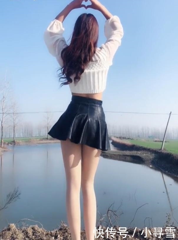 丝袜|池塘边上的大长腿美女, A字皮裙+肉色丝袜, 单调不失气质