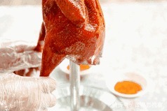 只能|一家藏在天桥底下的小店,专门做栋企鸡,一只能有4斤多!