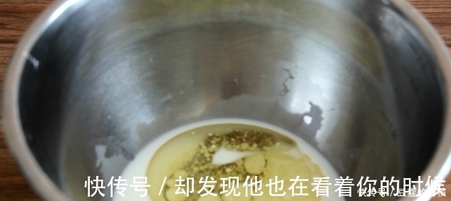 蛋糕|用电饭锅做蛋糕原来这么简单,面粉和鸡蛋一搅,比蛋糕店买的好吃