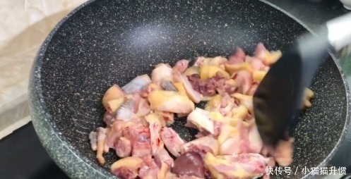 炖鸡肉时,万万不可下锅焯水,多加这关键1步,鸡肉香嫩又去腥味
