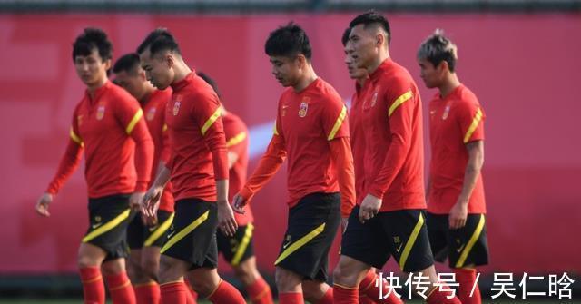 国足|痛心!国足惨败越南,球员购买奢侈品回国,女足王霜深夜练到拉伤