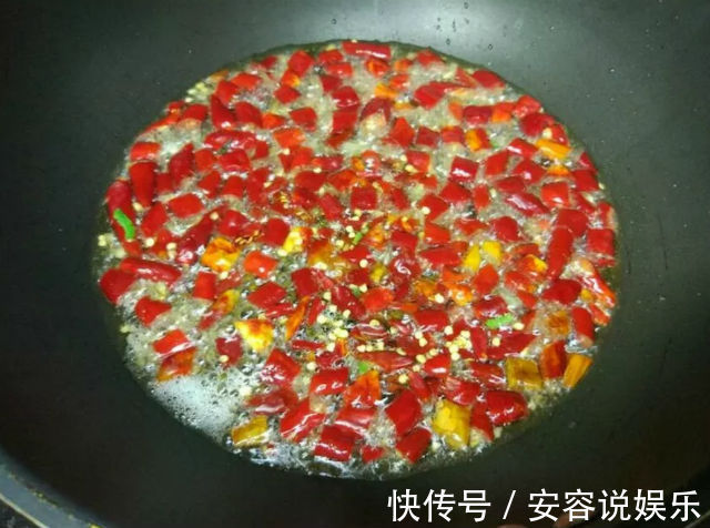 酸菜鱼用上这做法,鱼片滑嫩,酸菜爽口,食欲全开连汤都喝光
