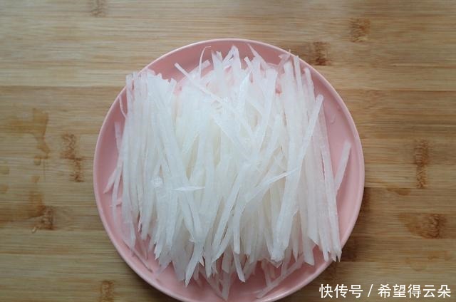 暖和|天冷适合多喝汤,推荐1道暖胃汤,做法简单,喝完暖和和的