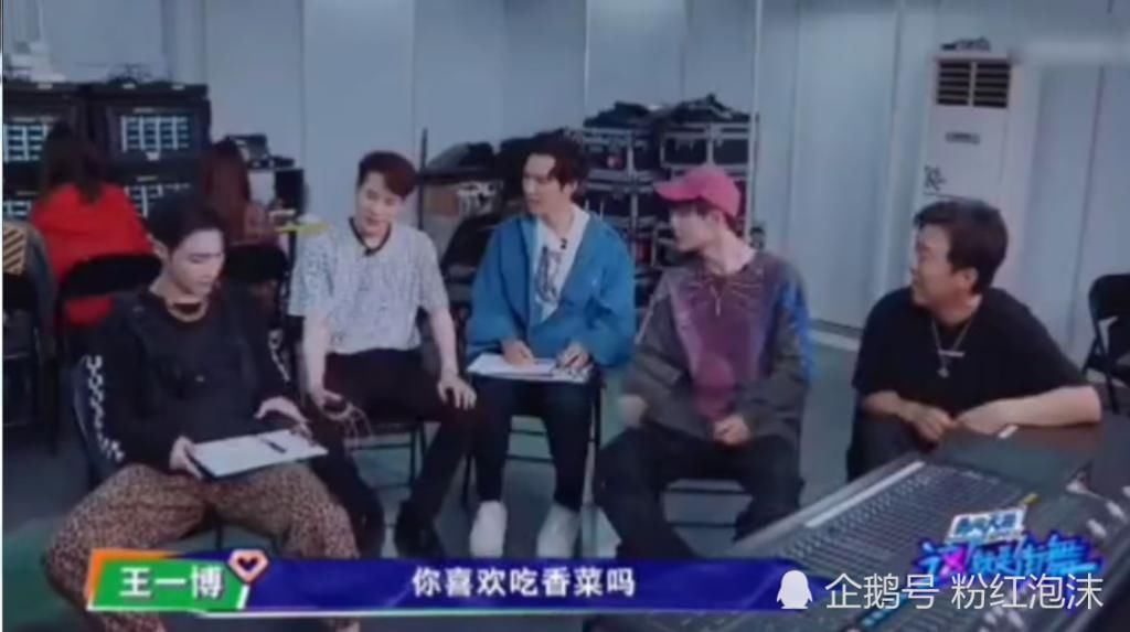 黃渤|誰說王一博話少的黃渤是這樣評價的，街舞節(jié)目組這一小細節(jié)好寵一博啊