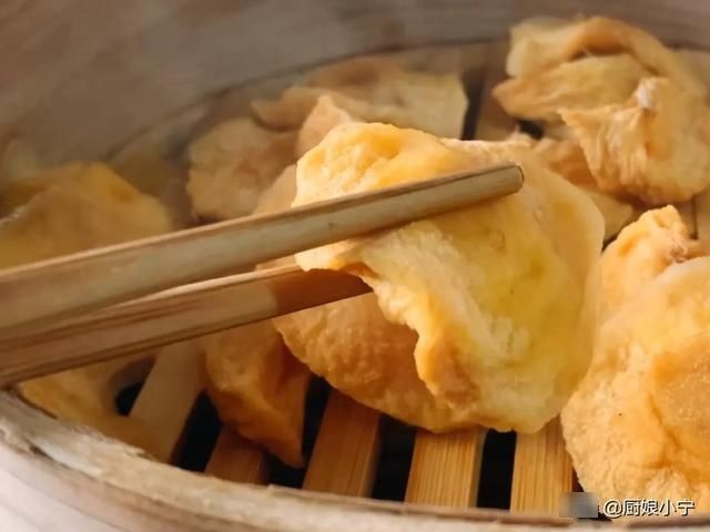 冬天遇到此果别手软,一次买20斤,晒成干酸甜开胃,能吃到过年