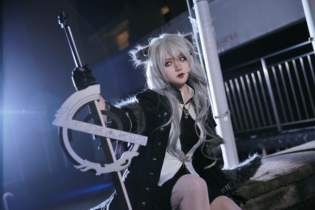 拉普兰|cos：明日方舟，白丝拉普兰德，有点亮的反光