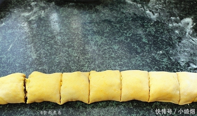 面食|不会捏包子可以试试此款面食,馅料丰富很营养,越嚼越香吃不腻