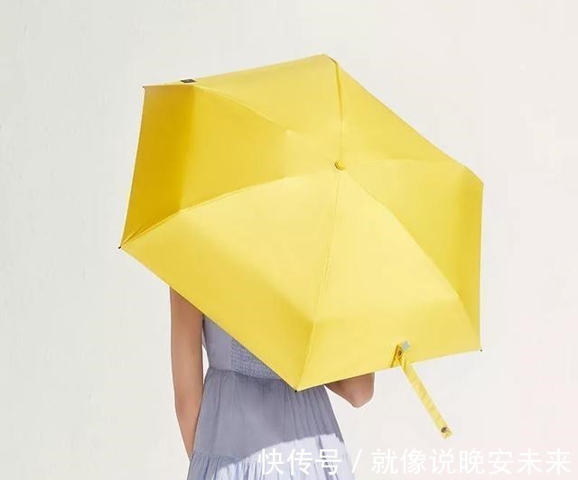 防晒 薇娅懒人伞一晚走红，37度出门不怕晒，网友防晒霜可以扔了！