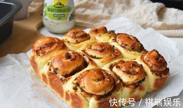 跟我做面包吧,柔软又香又好吃,当早餐正好,连做了三次还没吃够