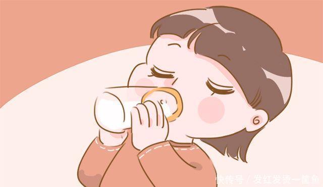 累多|新生儿呛奶险窒息?给娃喂奶不管多累多困,这4件事宝妈要牢记