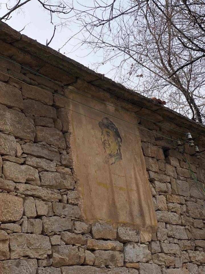 褚延锋|济南南部山区古村落墙壁上的一幅头像唤起了很多人的记忆