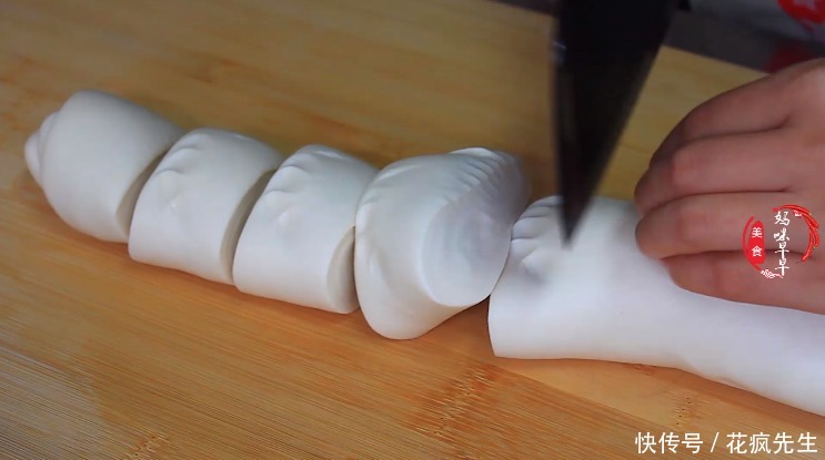 油饼|烙油饼该用冷水还是开水?面点师教你正确做法,金黄酥脆,太香了