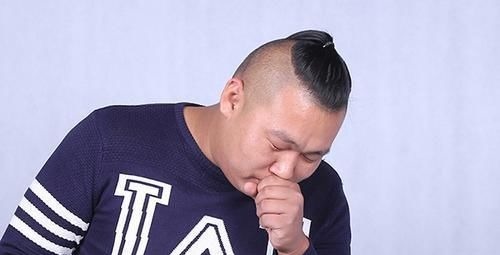 腰疼|肺癌开始骨转移,身体有何征兆?医生:夜间1处总会疼,需警惕