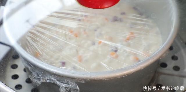 早餐试试这样做,不用揉不用擀,筷子搅一搅,出锅香甜松软,真香