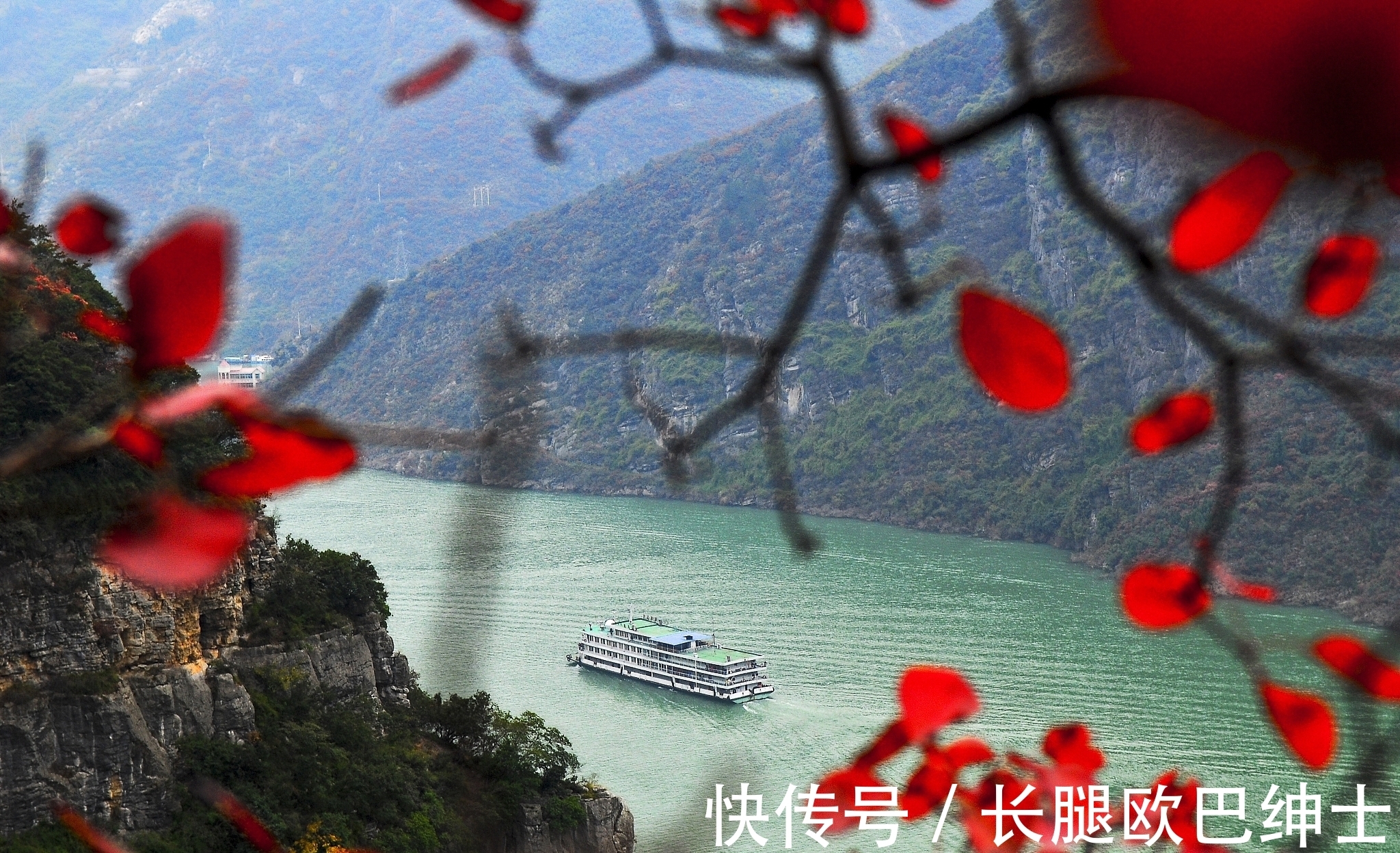 苏迈!苏诗的一首排律《入峡》,共三十个对句,对仗工整,章法严密,