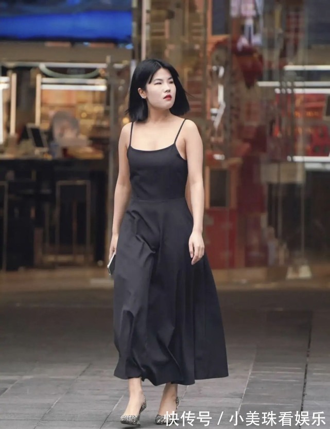 青春 学生党的秋季穿搭,“三款”搭配供你选择,青春时尚还高级!