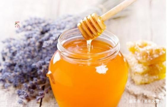 雌激素|女人要善待自己,要多吃4种“零嘴”,助你补充雌激素,不显老