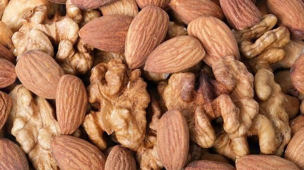 功效|桃仁不仅作为坚果好吃，其养生功效更是惊人