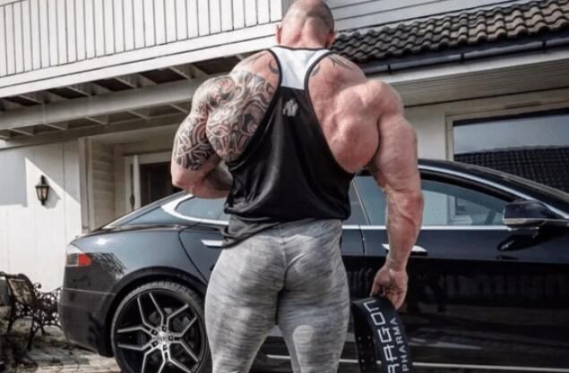 狂人|肌肉狂人生吃牛肉，体重380斤有最强麒麟臂，妻子无法理解要离婚