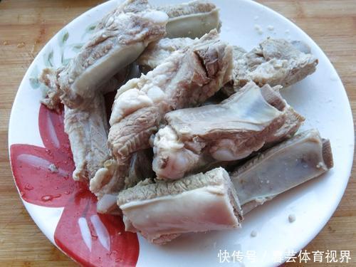 腥味|炖排骨时,千万不要直接焯水,教你如何把排骨做的鲜嫩无腥味