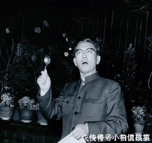 书法创作!乔冠华唯一存世的书法手迹曝光,笔墨如惊涛骇浪,被称为狂才绝唱