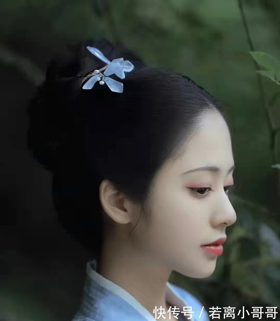 登高$七言绝句:别绪乡愁唯寄月,滴滴玉漏断人肠