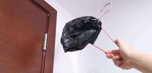 小常识|衣架上套个塑料袋,家政阿姨偷偷告诉我,厉害又实用,赶紧告诉家里人